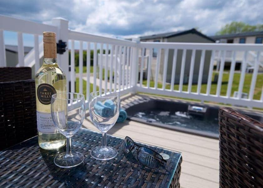 Rosefinch Sleeps 2 Persons-Private Hot Tub-Tranquil Holiday Away From It All Yet Not Far From St Austell- The Holiday Home Has One Bedroom, Living And Dining Area, Equipped Kitchen-Decking-Outdoor Furniture-Fishing Lakes-Non Pet Unit Exterior foto